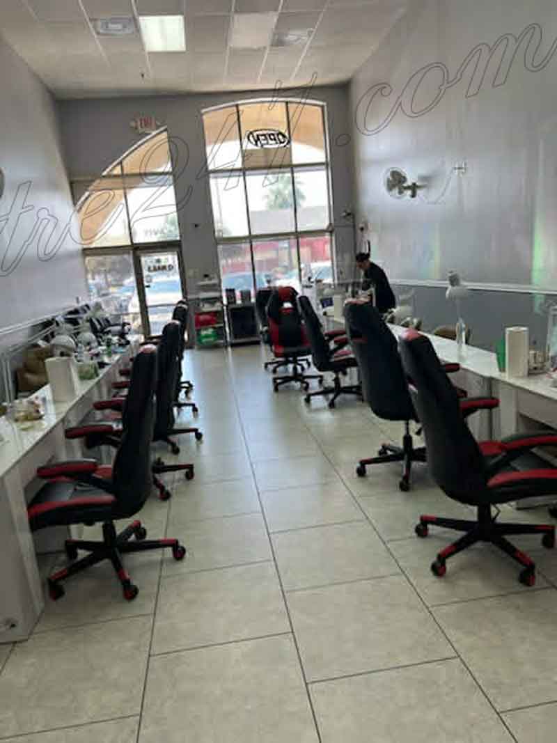 Sang tiệm nail tại Laredo, Texas - hình 2