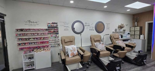 NAIL STATION FOR RENT VÀ CẦN THỢ NAILS Ở NEWPORT BEACH, CA tại California