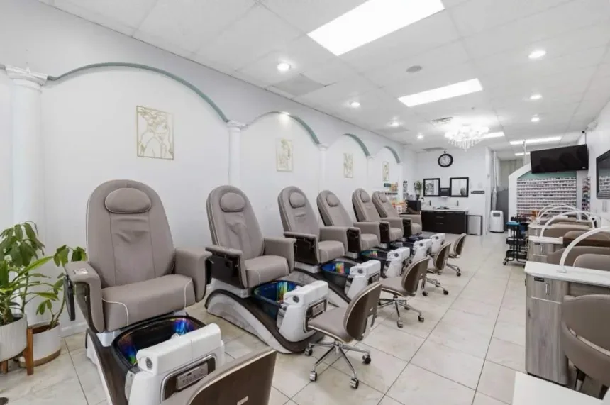 Sang Tiệm Nails Florida - Giá Sang Tốt tại Coconut Creek, Florida