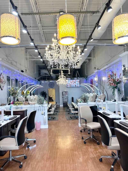 Sang Tiệm Nails Florida - Vị Trí Tốt tại Altamonte Springs, Florida