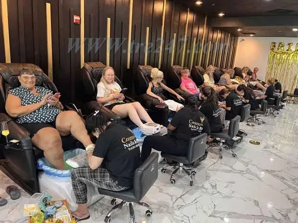 Sang Tiệm Nails Tại Orlando, Florida - hình 3