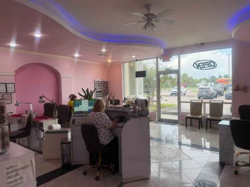 Sang Tiệm Nails Wildwood, Florida - Income Tốt - hình 3